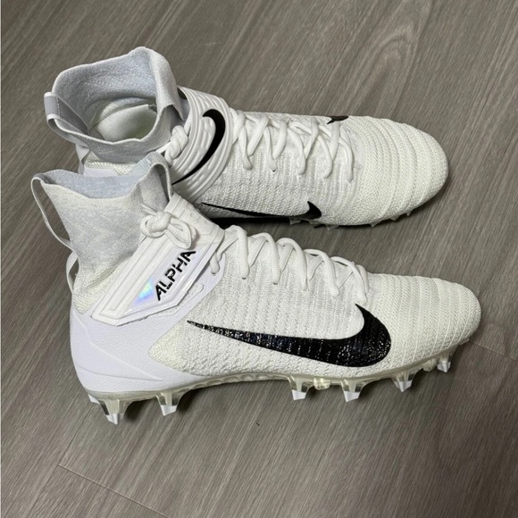 NWT Men’s Nike Alpha Menace Elie 2 White/Wolf‎ Grey Football Cleats Sz 13.5 - Picture 1 of 7